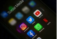 Algorithmic Influence: How Social Media Feeds Turn Us Into Passive Consumers